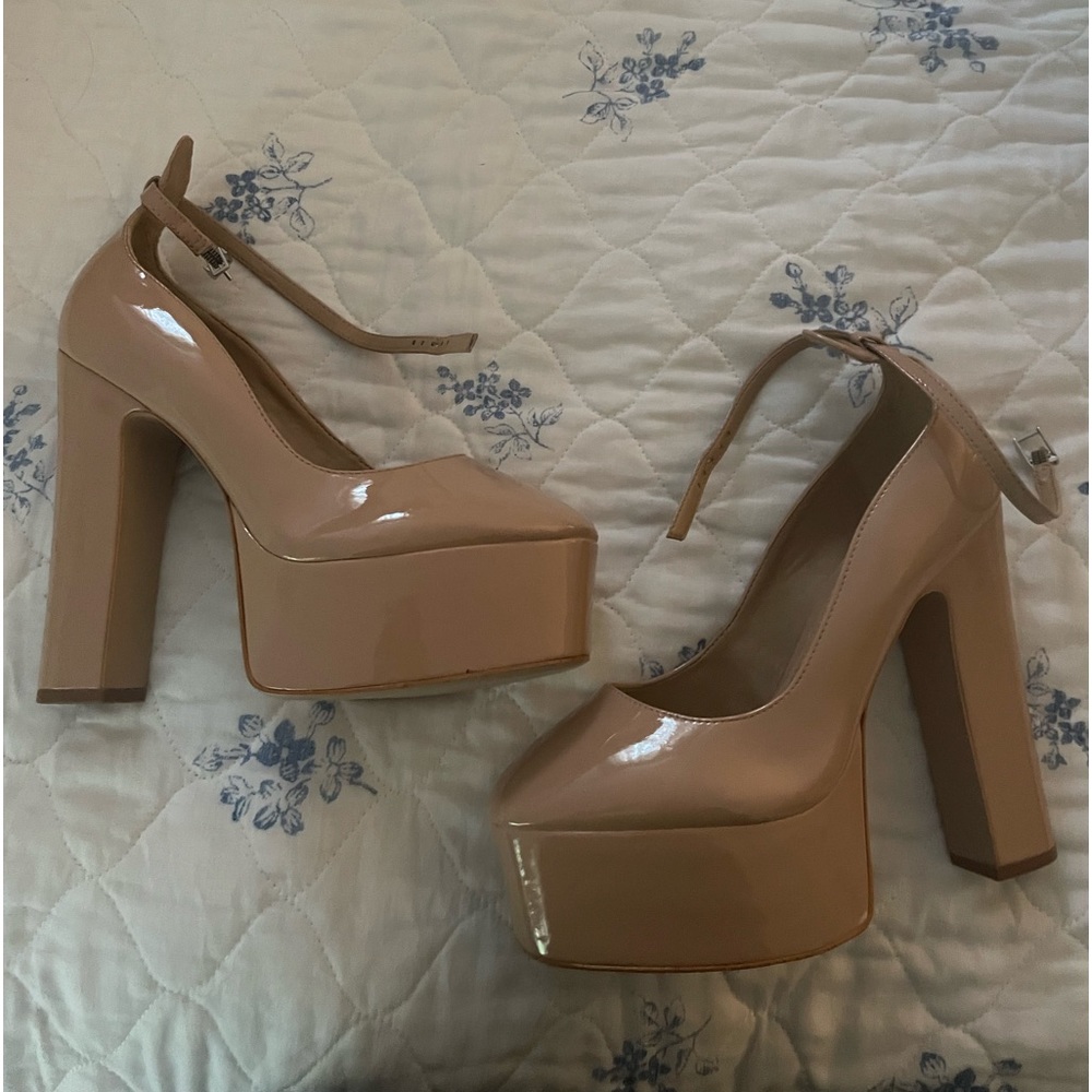 Schutz platform Mary Janes size 7
